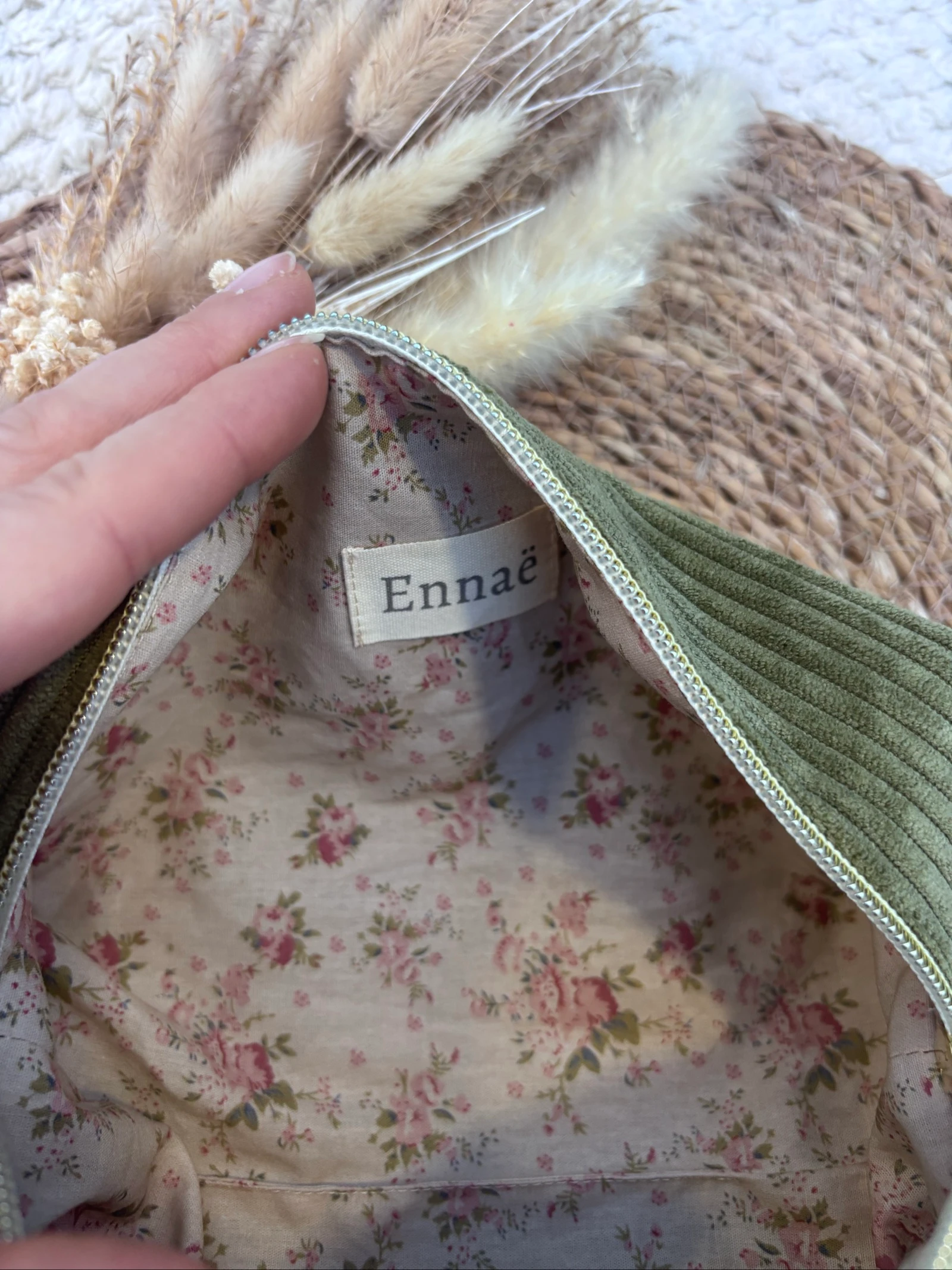Estuche de maquillaje de terciopelo acanalado Olive – photo 3